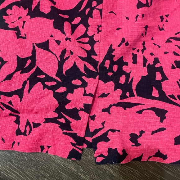 J. Crew Pink and Navy Blue Floral Skirt, perfect for office! EUC - size 2 - Picture 2 of 3